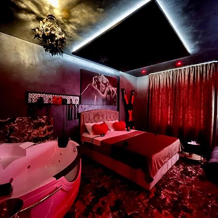 Love Room Bucarest Extérieur photo